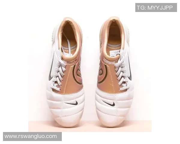 定制足球鞋助力球员提升表现打造专属运动风格与舒适体验